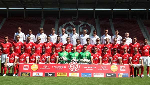 mannschaftsfoto-des-fsv-mainz-05-der-sai