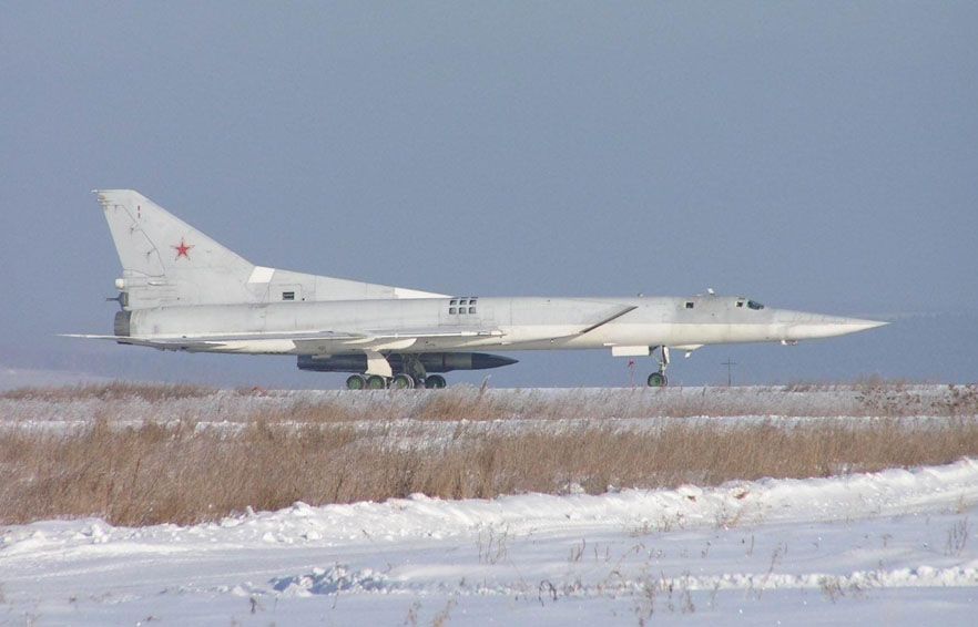 Tu-22M3%20with%20Kh-22AS-4%20ASM%20taxing_zpscxvl8xdz.jpg