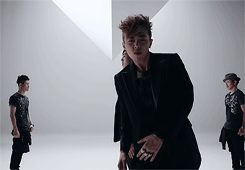 [Resim: tumblr_m8casnnvys1rd0gkxo2_250.gif]