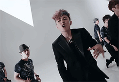 [Resim: tumblr_m8casnnvys1rd0gkxo4_r1_250.gif]